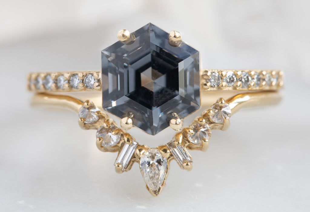 The Willow Ring with a Hexagon-Cut Spinel