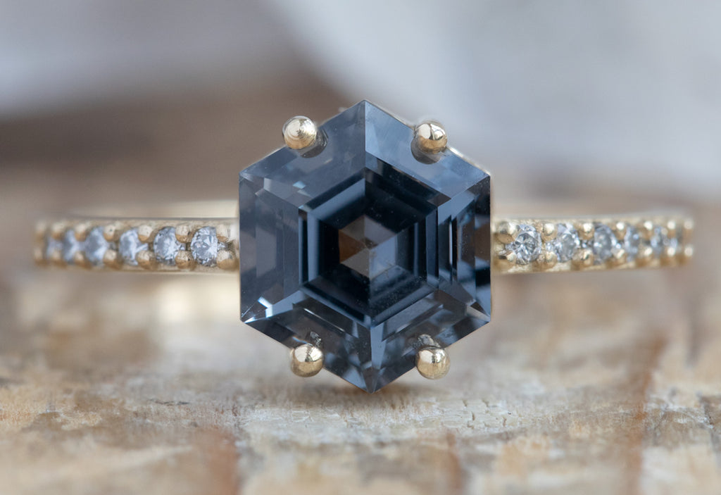The Willow Ring with a Hexagon-Cut Spinel