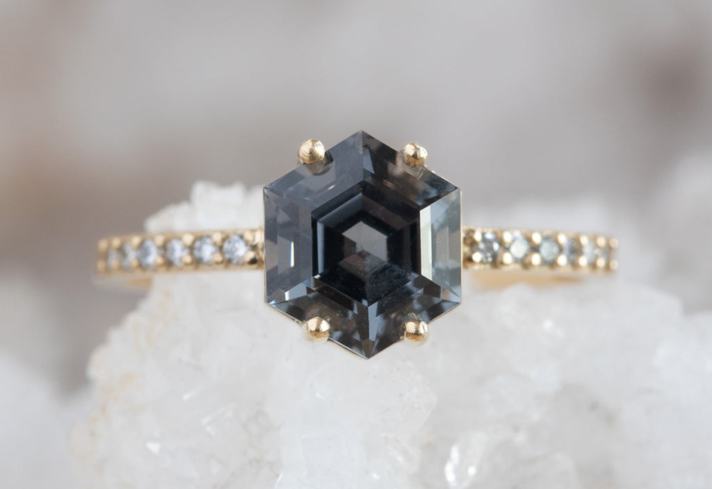 The Willow Ring with a Hexagon-Cut Spinel