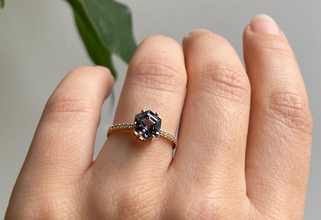 The Willow Ring with a Hexagon-Cut Spinel