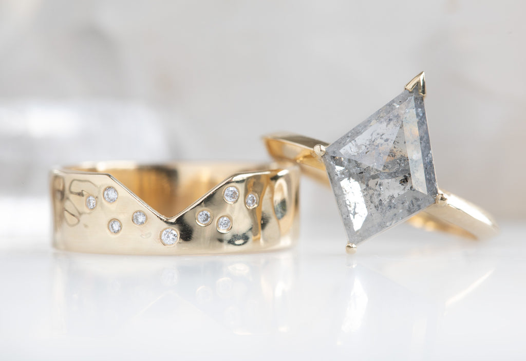 The Sage Ring with a Silver-Grey Kite Diamond With Stacking Band