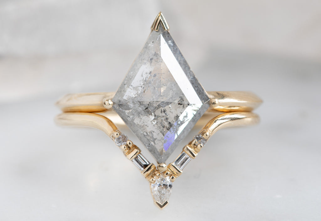 The Sage Ring with a Silver-Grey Kite Diamond With Stacking Band